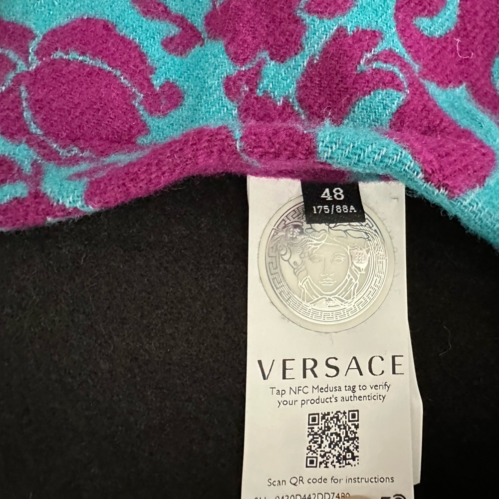 Versace - Picture 4 of 5